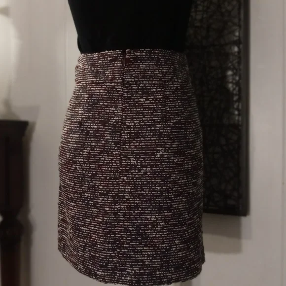 Loft Skirt with Pockets - Picture 5 of 7